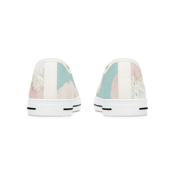 PINK FLOWERS IN BLUE SKY - Women's Low Top Sneakers White Sole