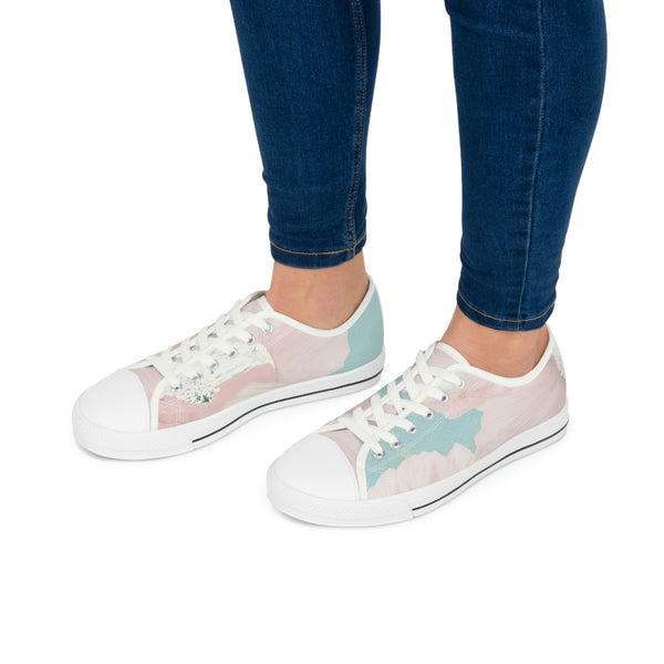 PINK FLOWERS IN BLUE SKY - Women's Low Top Sneakers White Sole