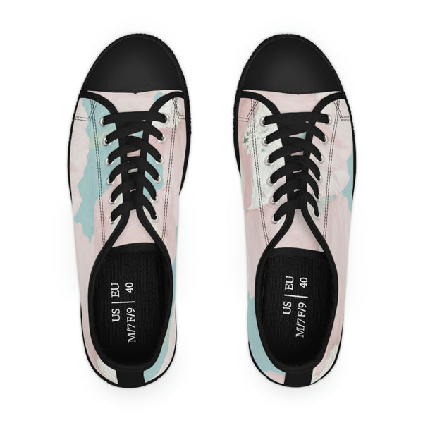 PINK FLOWERS IN BLUE SKY - Women's Low Top Sneakers Black Sole